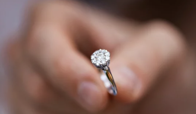 開幕戦！ドジャースファンが試合中にフィールドに乱入。まさかの「公開プロポーズ」米メディアで話題（3/31）