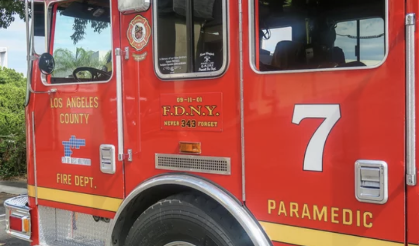 ウッドランドヒルズでバンが炎上　焼け焦げた車内から遺体が発見（3/28）