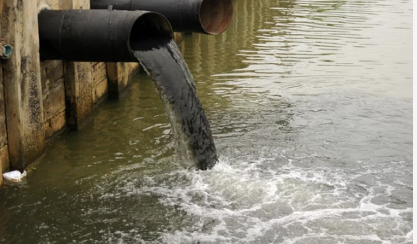 ロングビーチ沿岸のビーチが閉鎖　25万ガロンの汚水が流出「耐え難い悪臭」（4/21）