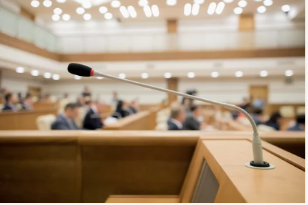 故ファインスタイン氏後任のバトラー上院議員、来年の選挙には立候補しないと表明（10/20）