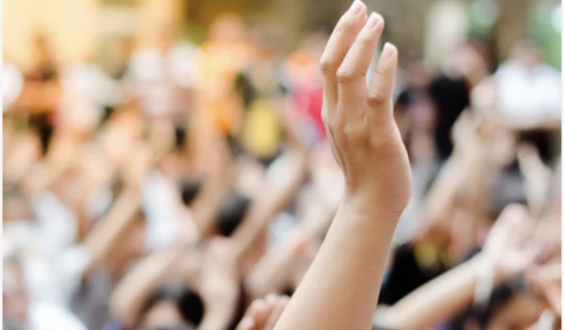 トランプ支持者がハンティントンビーチなどで集会、１人逮捕１人負傷（4/3）