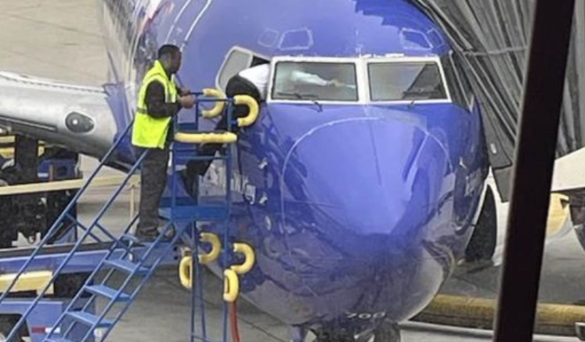 パイロットが小さな窓から操縦室に侵入「鍵がかかっていて中からは入れなかった」サンディエゴ（5/30）