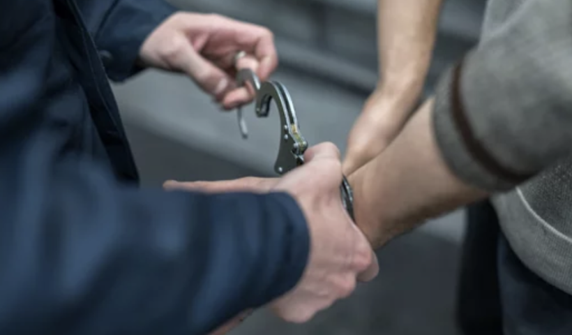 コンプトン地区の違法な路上占拠取り締まりで65人を逮捕（9/11）