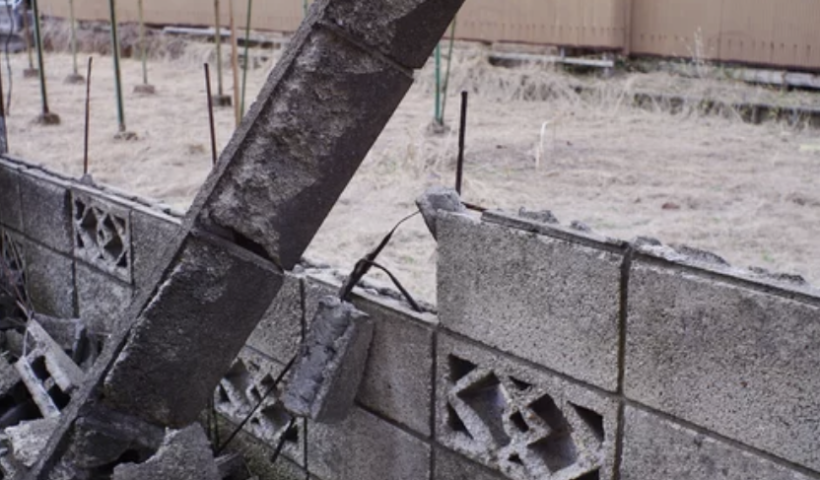 ブロック塀の下敷きになり作業員が死亡　パコイマの建設現場（6/7）