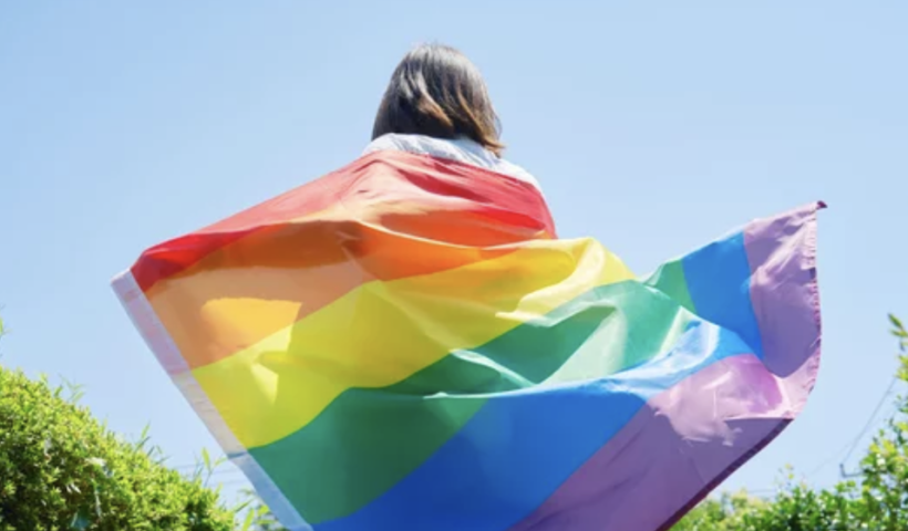 ハンティントン・ビーチ市の民家１００軒にLGBTQ+とユダヤに反対するチラシまかれる（6/15）