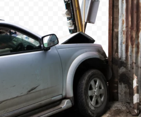 シルバーレイクなどで数百軒の家屋やストアが停電に　車が電柱に衝突（6/13）