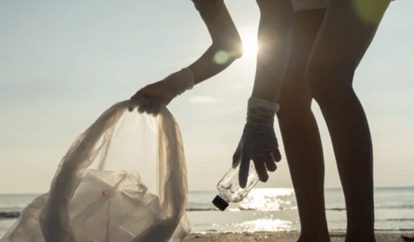 「7月4日が1年で最もビーチが汚れる日」独立記念日のあと、海岸は荒れ放題・・・ハンティントンビーチ（7/6）