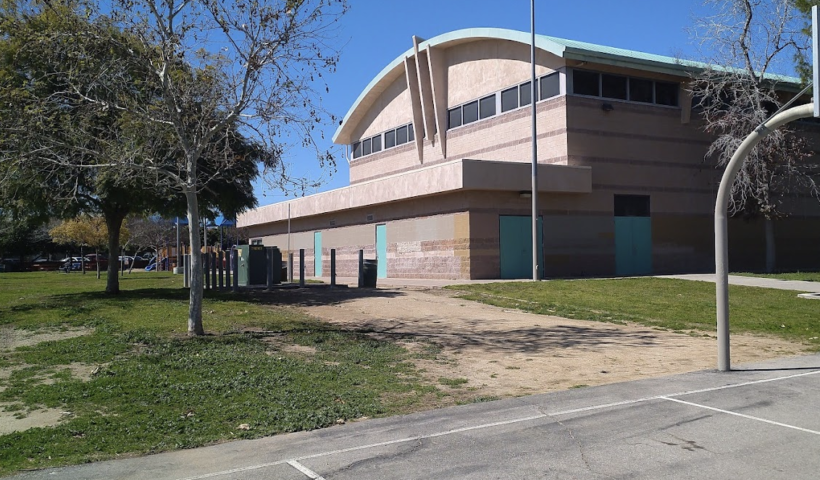 比較的安全だった公園で発砲、男性１人が死亡し２歳児負傷　Granada Hills Community Center（7/21）