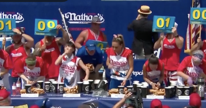 ホットドッグ早食い　女性部門は須藤美貴さんが勝利！ジョーイ・チェスナットさんが１６回目の優勝果たす（7/5）