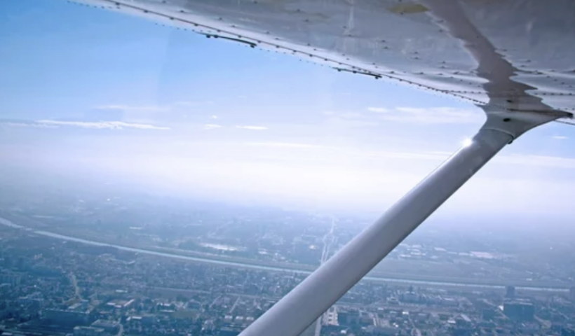 リバーサイド郡空港近くでセスナ機墜落、６人が死亡　濃霧が原因か（7/10）