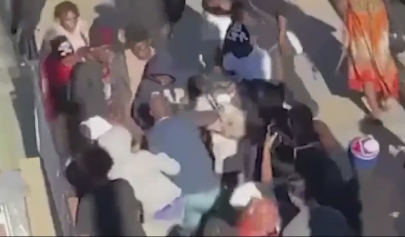 トーランスのショッピングモールで乱闘事件　少年を救出する男性の映像が公開される（8/30）