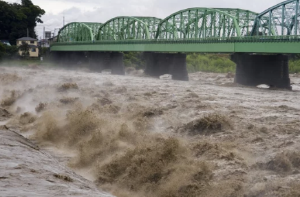 ハリケーン「ヒラリー」が南カリフォルニアに接近　ロングビーチなどの沿岸住民が洪水の可能性に備え準備（8/18）