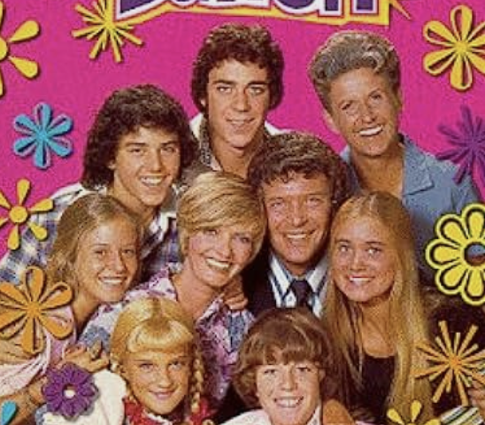 スタジオ・シティに建つ「Brady Bunch」の家、320万ドルで落札（9/12）