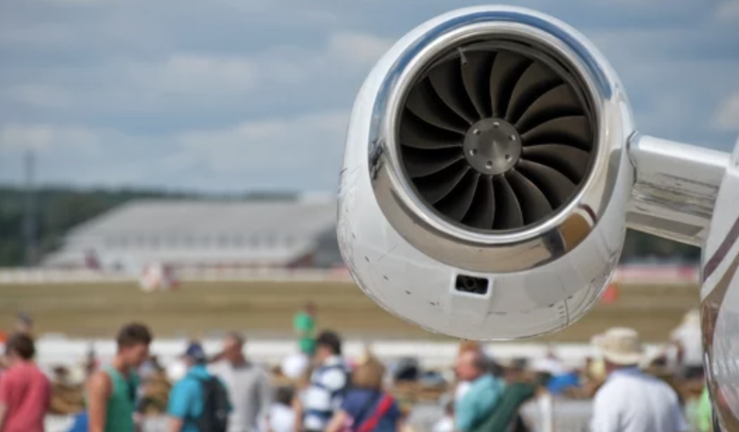 ネバダ州の航空ショーで飛行機が衝突・墜落、パイロット2人が死亡（9/18）