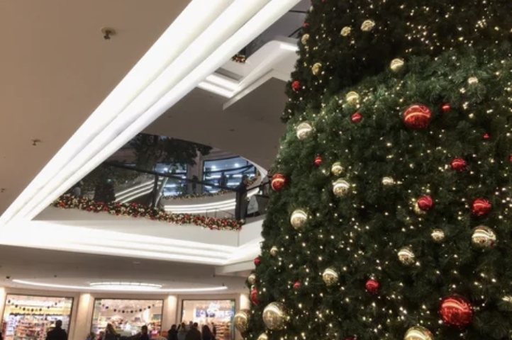 トーランスのデルアモ・モール、すでにクリスマスの飾り付け（9/15）