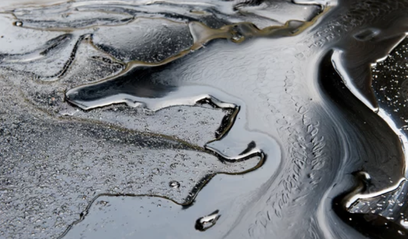 ドライバーに警告：ラ・ブレア・タール・ピット付近の路上で、にじみ出るタール（9/13）