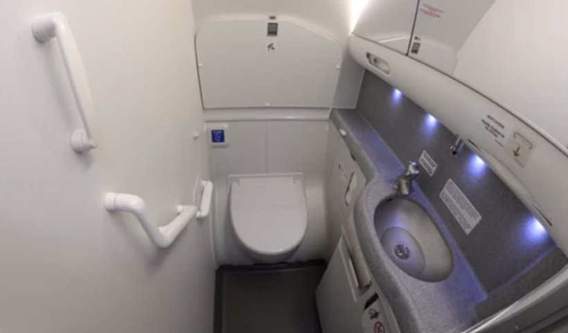 少女を狙った犯行か？「飛行機のトイレの便座裏にiPhoneが隠されていた」14歳の少女が発見（9/19）