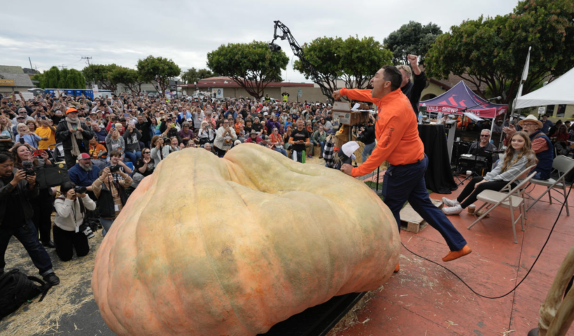 ミネソタ州で育った重さ１，２４７キロのカボチャが世界記録に！　ハーフムーンベイの世界カボチャ選手権大会（10/10）