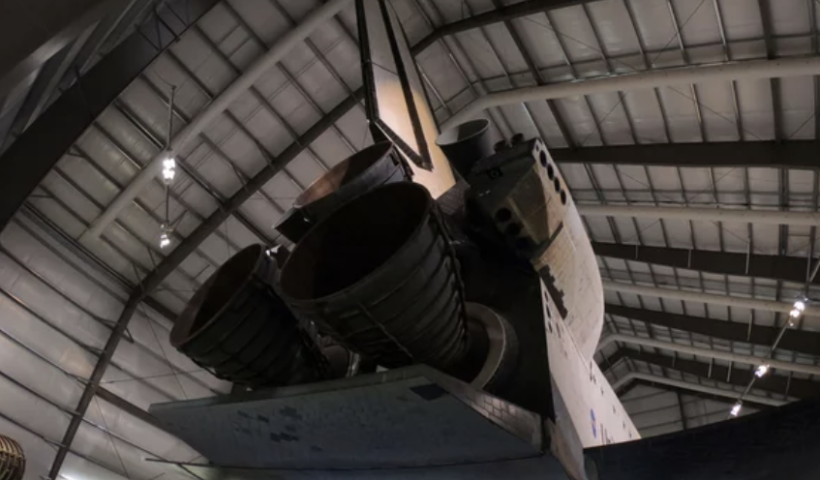 「エンデバー」のロケット・モーターがCalifornia Science Centerに到着　新展示場が２０２５年までに完成（10/11）