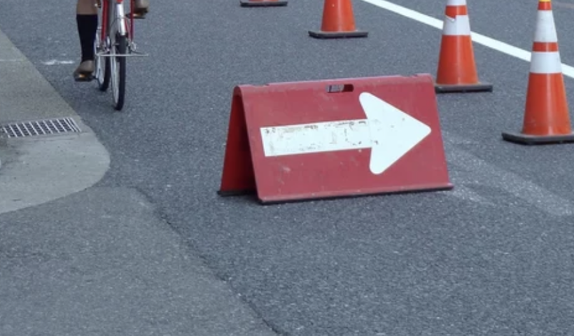 405FWYで事故のため閉鎖　アバロンで迂回： マンハッタンビーチの白バイ隊員が死亡（10/4）