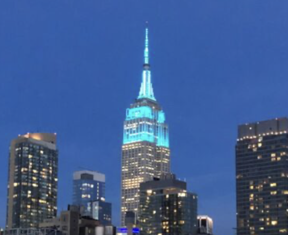 ロサンゼルスがティール色にライトアップ　アルツハイマー病啓発のため（11/2）