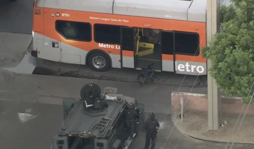 警察ロボット犬が大活躍　LAメトロバスに銃を持った男逮捕（11/8）