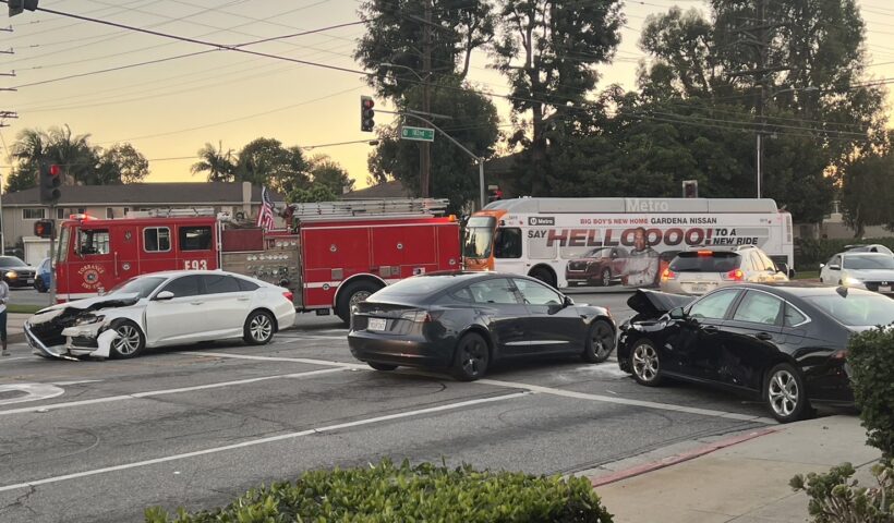トーランス　182ndとVan Nessの交差点で車の衝突事故　現在も交通整理中（11/2）