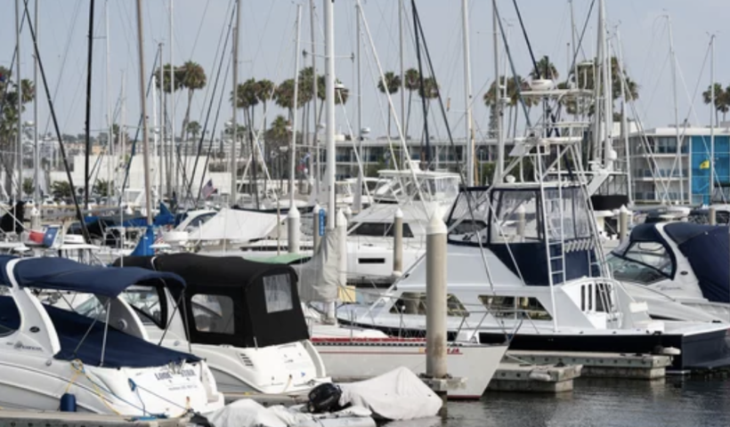 マリナ・デル・レイで女性の遺体がボート上で、男性の遺体が車内で発見（12/8）