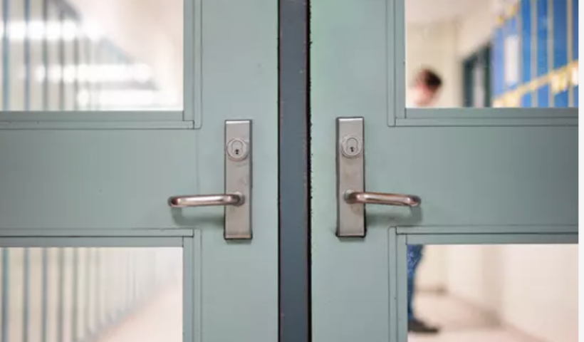 ロングビーチの高校でも少年が銃を持ち込み逮捕される　キャンパスは一時ロックダウンに（12/8）