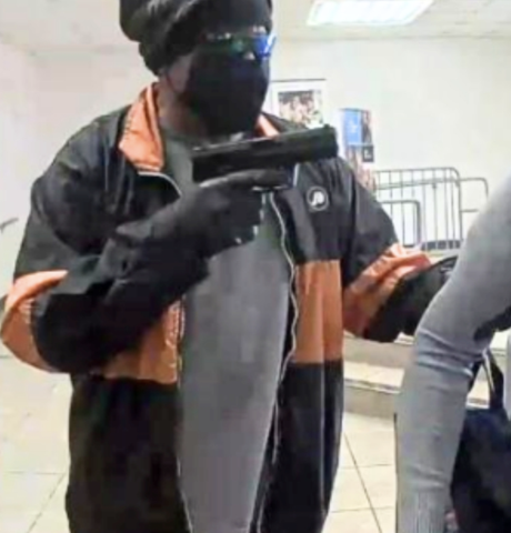 現金6万4000ドルを持ち逃走　71歳の連続銀行強盗犯を逮捕　ロサンゼルス（1/10）