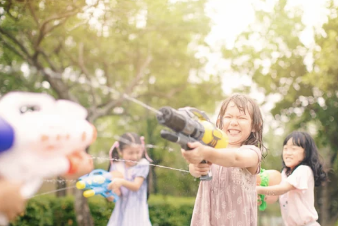 リアルな水鉄砲にシミバレー警察が警告　見間違えて通報される可能性も（1/23）