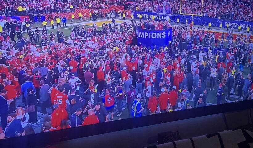 チーフス2連覇！49ersを残り３秒で倒す　テイラー・スウィフトも日本から会場に駆けつける（2/12）