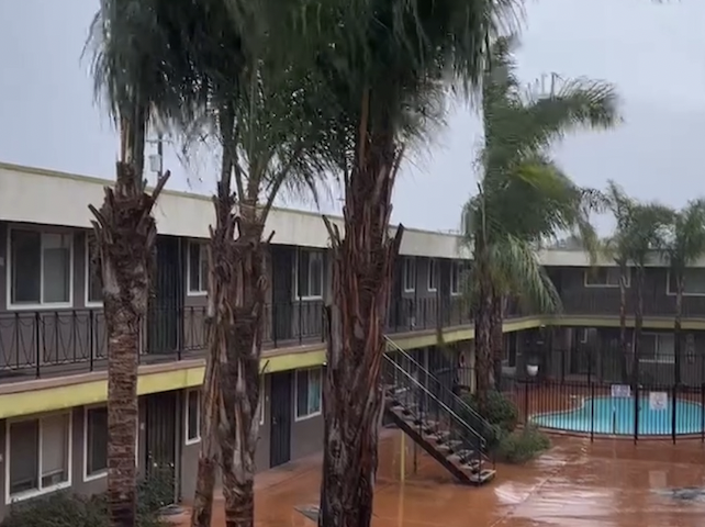 ハンティントンビーチ付近のPCHが大洪水で閉鎖　迂回必要（2/1）