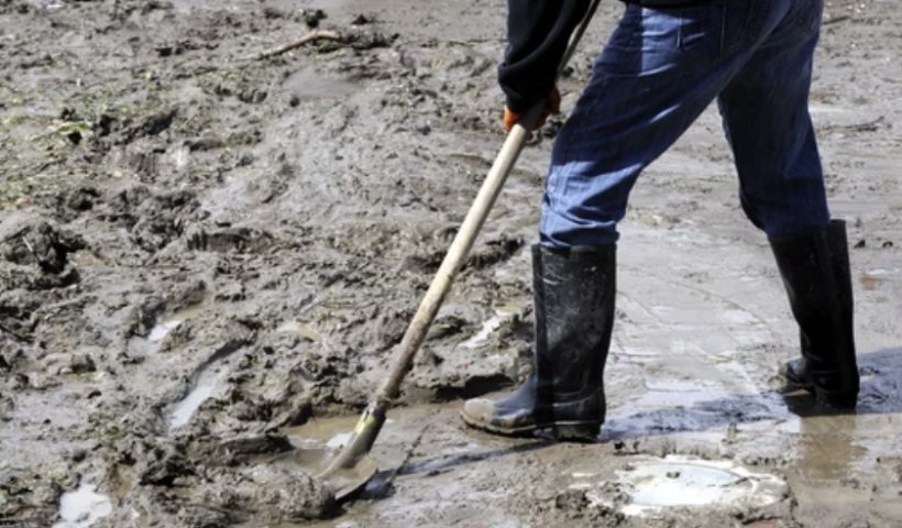 スタジオ・シティ地区のマルホランド・ドライブで土石流が発生　通行止め（2/8）