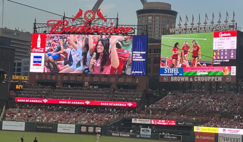 セントルイス・カージナルスのホーム開幕戦がまもなくプレイボール！ヌートバー選手は負傷者リスト入り（4/4）