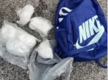 3歳児のリュックから2キロのコカインが発見（4/2）