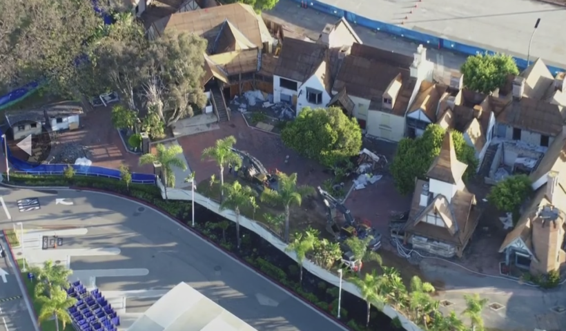 クイーン・メアリー近くの「オールド・イングリッシュ・ビレッジ」の解体が始まる（4/28）