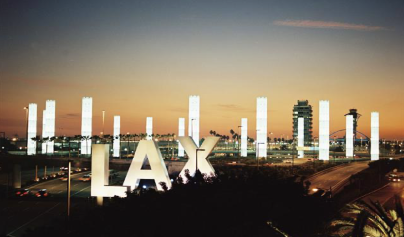 「LAX」の看板撤去作業開始　「X」→「A」→「L」の順で撤去（9/5）