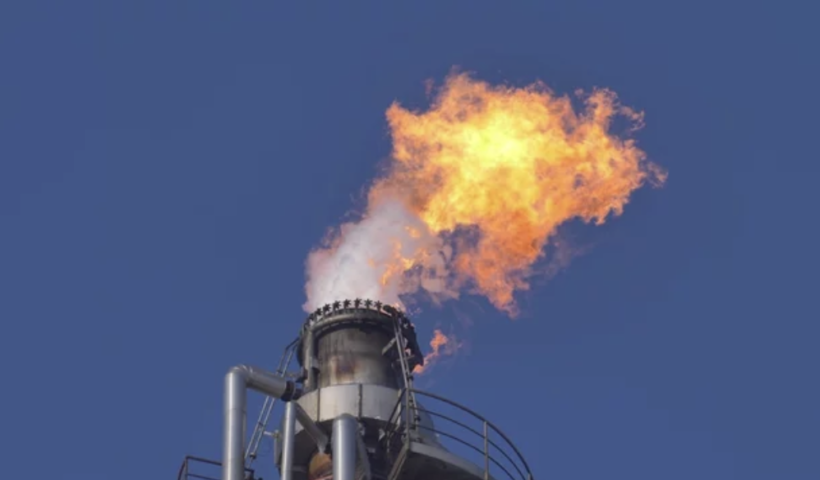 エル・セグンドのシェブロン製油所で大規模な火災発生　けが人なし、鎮火へ（10/3）