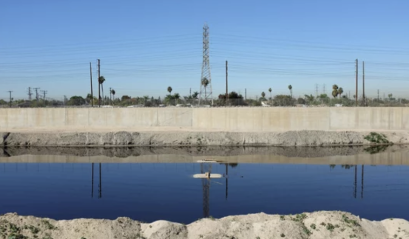 サンタアナ川で遺体発見　暴風雨による水かさ急増が原因か（10/15）