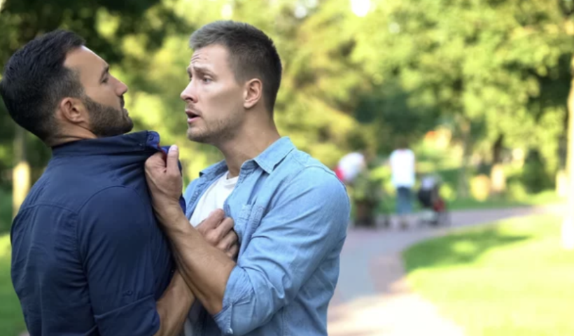 ディズニーランドのライド待ちで割り込みめぐり口論、父親が殴られコメカミ縫合のケガ（1/7）