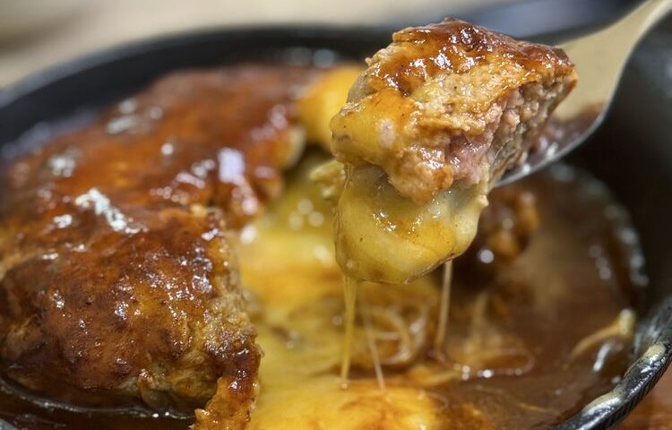 神楽モントレーパーク店限定！ とろ〜りチーズが溢れ出す「チーズinハンバーグ」が新登場