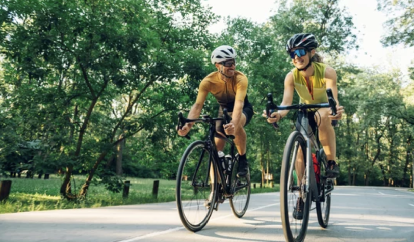 あおり運転さながら　BMWが自転車競技者を追い回す  ニューポートビーチ（3/24）