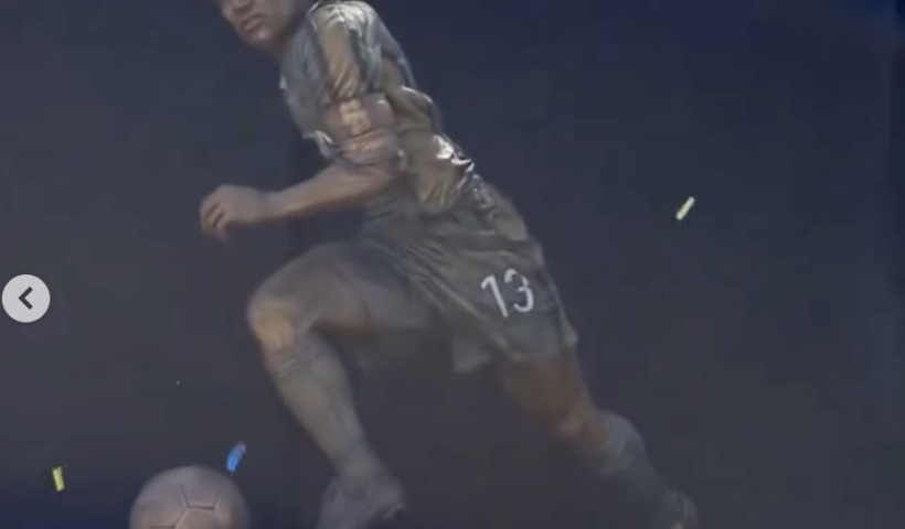 ギャラクシーのレジェンド、コビ・ジョーンズの銅像完成　ディグニティ・ヘルス・スポーツ・パークで功績たたえ