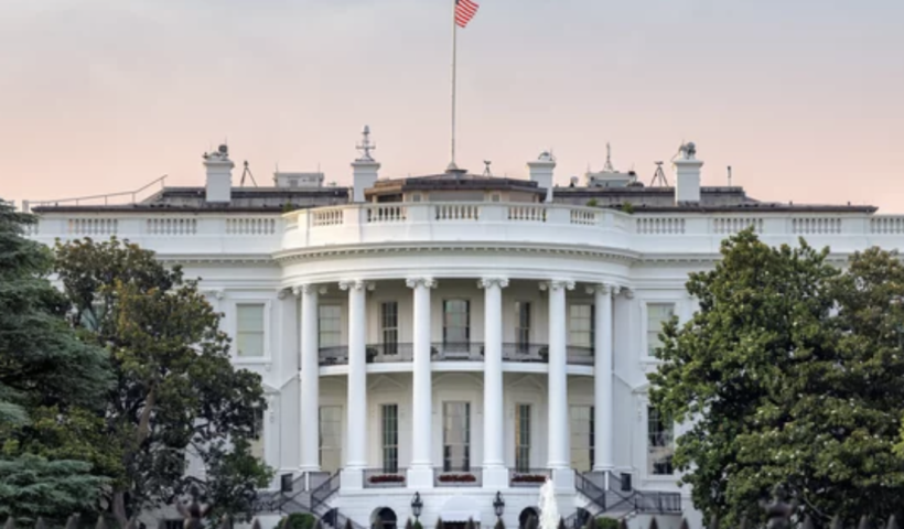 ホワイトハウス記者協会の晩餐会で発砲、トーランス在住の男を逮捕　トランプ政権標的の「マニフェスト」作成（4/27）