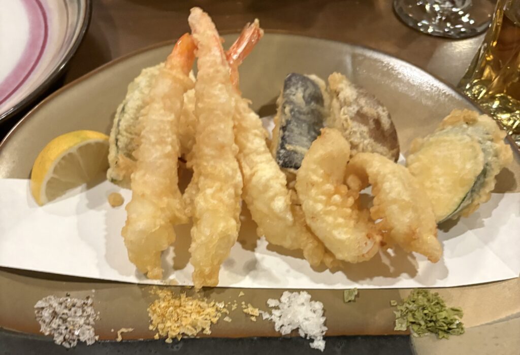 4種類の塩で味わう天ぷら盛り合わせ WA Dining SUYA