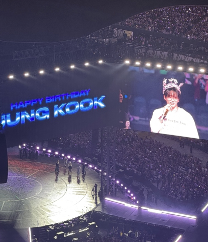 【写真で見る！】BTS、LA初日を熱狂の渦に　ジョングクの29歳の誕生日を6万人で祝福（9/2）